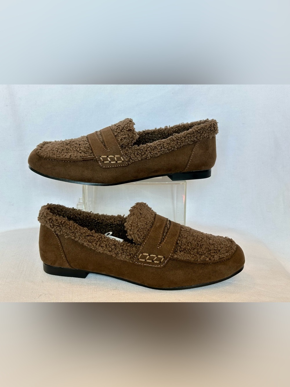 Women's Gap Woodsy Brown
Sherpa Suede Slip Loafers Shoes
Size 6 Cozy